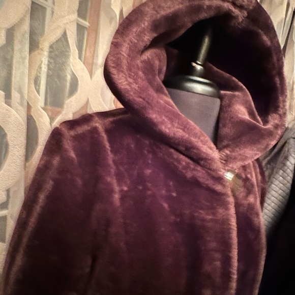 Dennis Basso faux fur coat - Picture 7 of 16